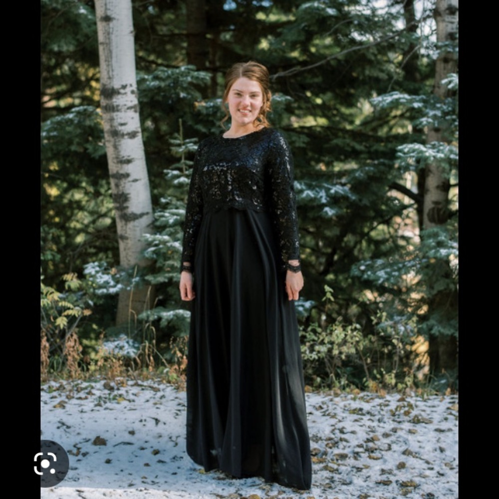 Beautiful Formal Dress! Only worn once😊